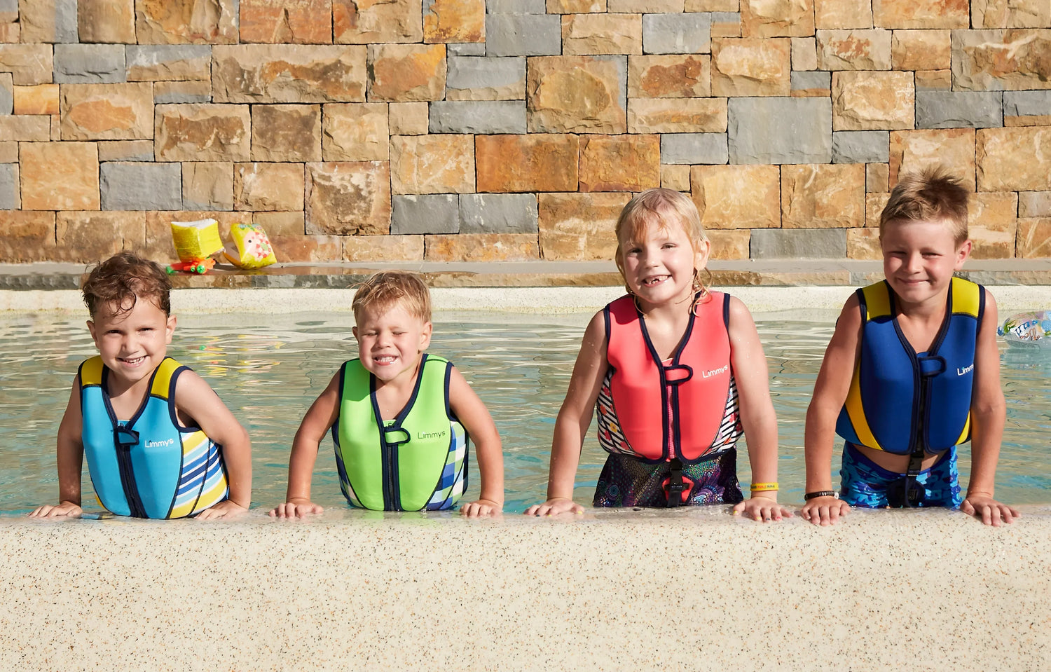 Wassersicherheit 101: Unverzichtbare Schwimmausrüstung, die alle Eltern kennen sollten