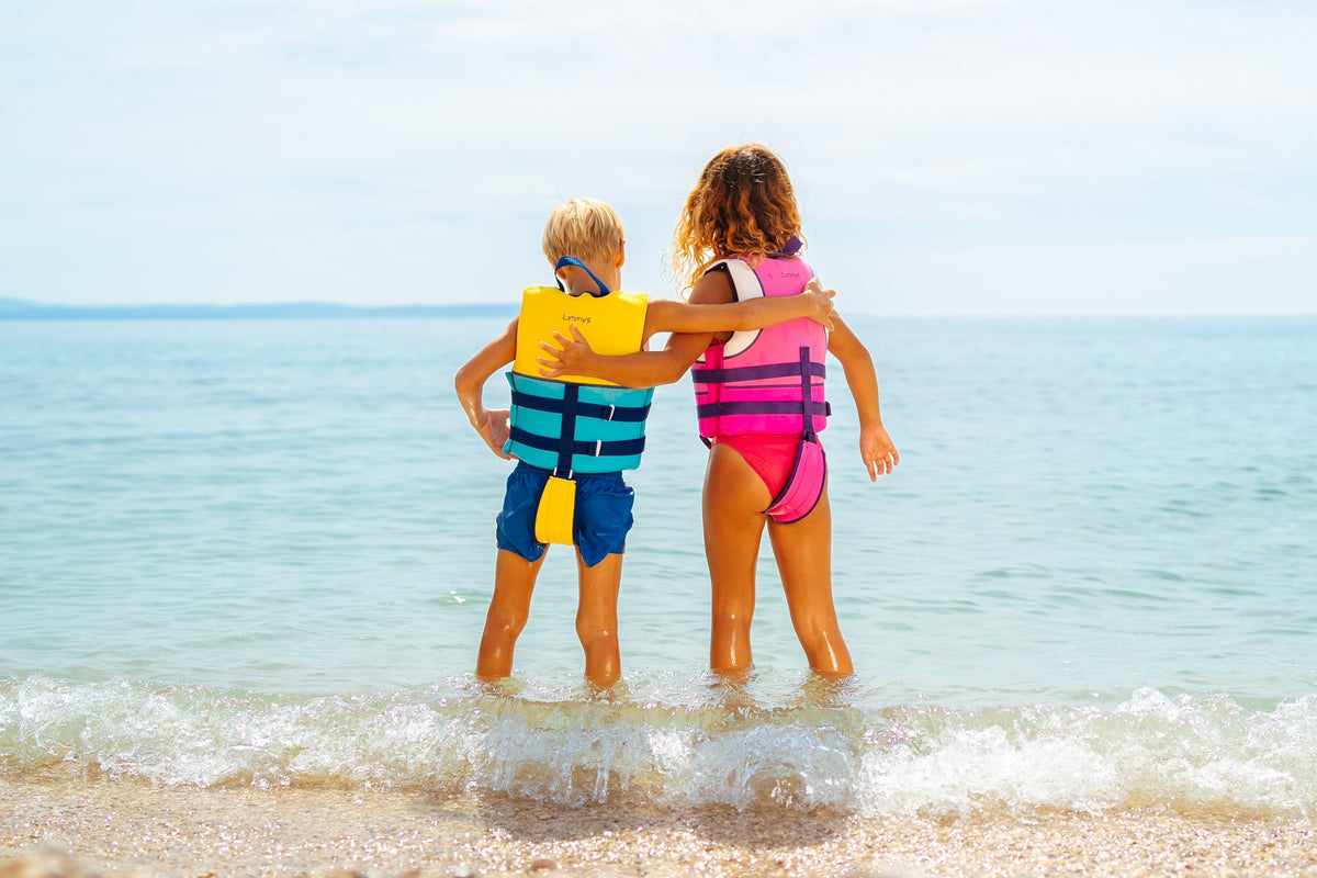 Schwimmweste oder Rettungsweste? Was Eltern in der EU über Schwimmhilfen unbedingt wissen sollten