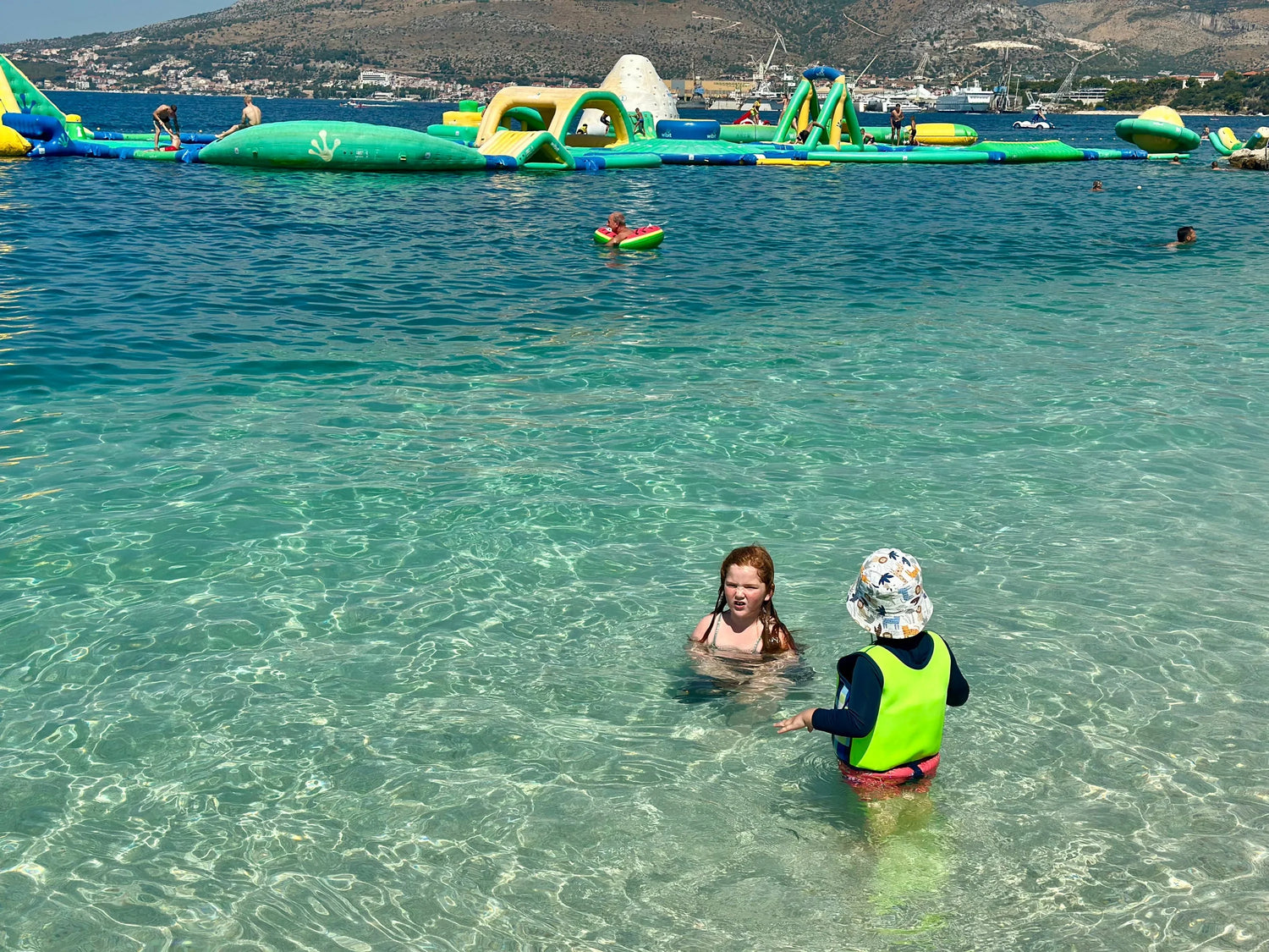 Inklusive Schwimmausrüstung: Warum Limmys Schwimmwesten für Kinder mit besonderen Bedürfnissen geeignet sind